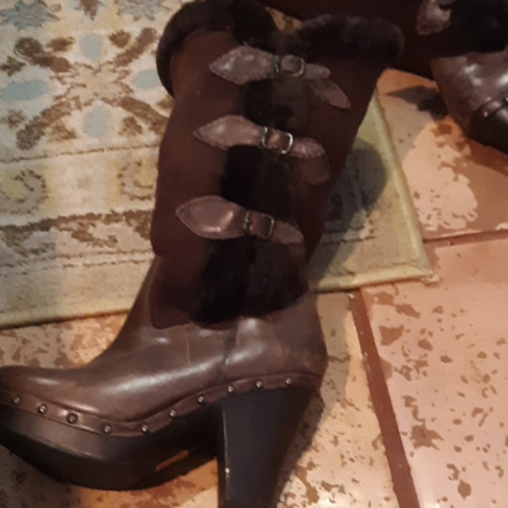 Frye - Picture 4 of 4